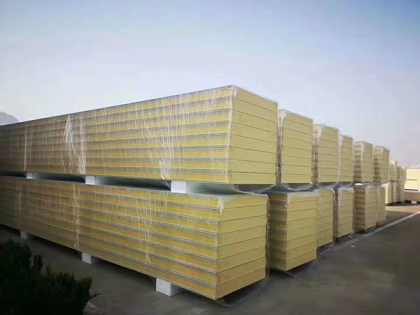 Sandwich Panels Using EPS & Rockwool